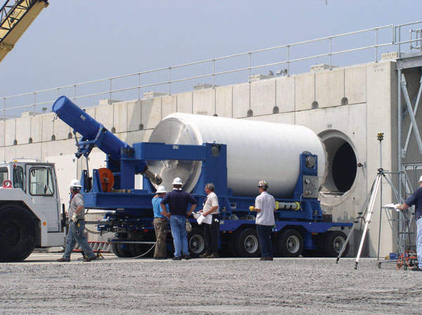 Loading of NUHOMS dry shielded canister, US