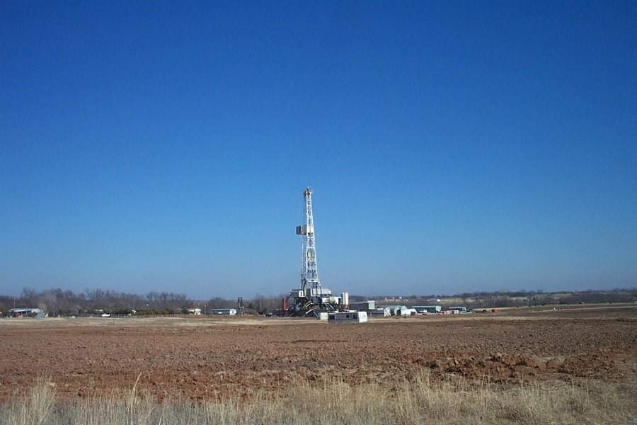 oil-drilling-rig-1477861