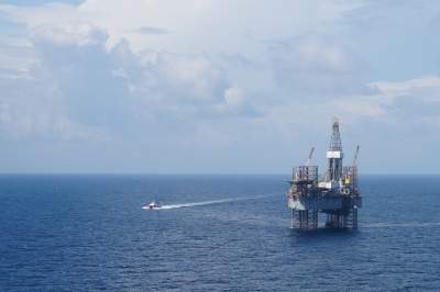 offshore-oil-ID-10087328