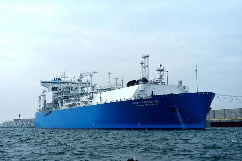 Gazprom inaugurates offshore gas terminal and new FSRU in Russia
