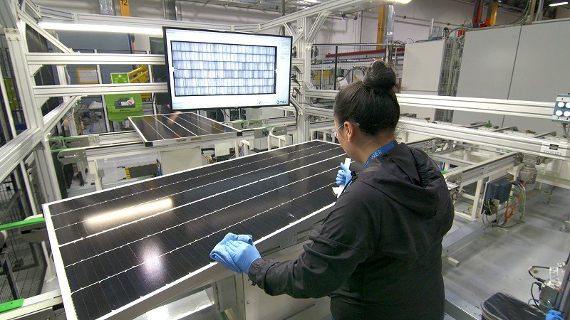 SunPower’s new Oregon facility now producing performance series solar panels