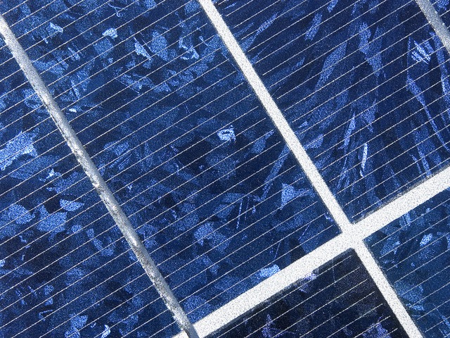 solar-cells-1199853-640x480