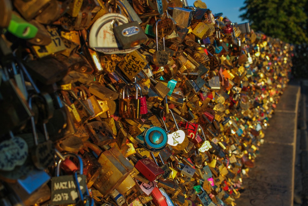 love-locks-yellow-waste-scrap-1439817-pxhere.com