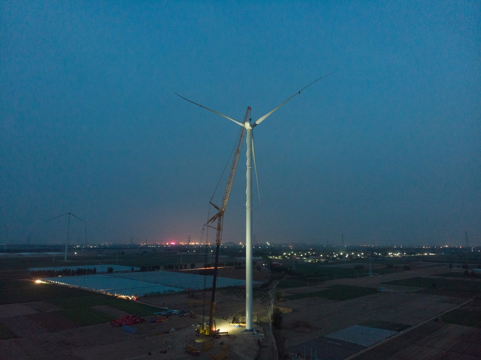 XCMG sets new world record as XCA1600 installs highest impeller on Windfarm