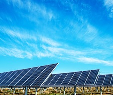 solar-farm-solar-panels-22029314