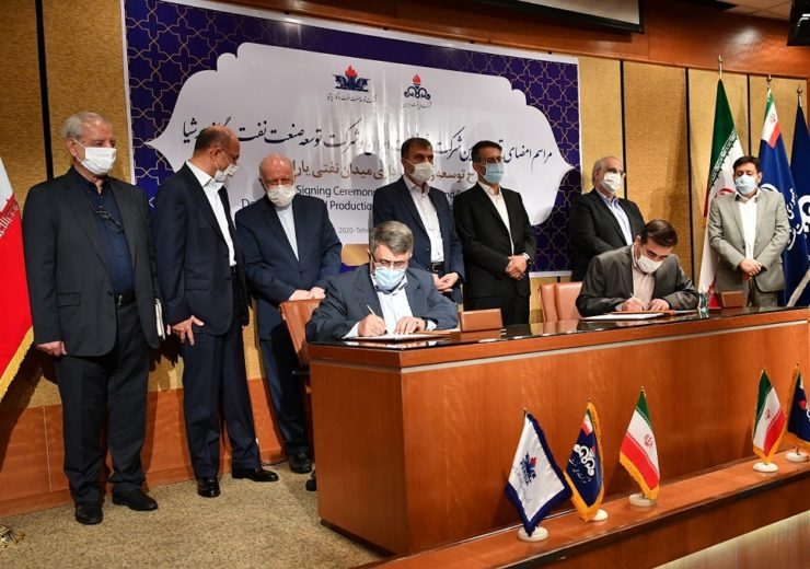 NIOC, Persia Oil sign contract to develop Yaran oilfield in Iran