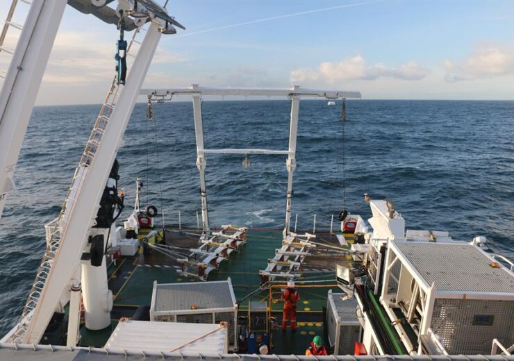 deploying-geophysical-equipment-from-back-deck-of-vessel41a1ebf2f3db67859f9dff250019aa6e
