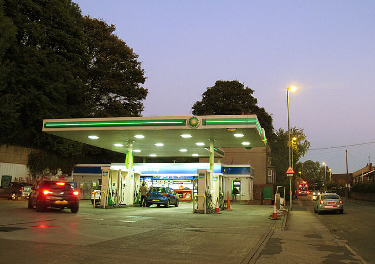 800px-BP_filling_station,_Pudsey_Road_(geograph_4680793)