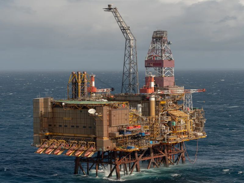 Piper Bravo platform. (Credit: Repsol Resources)The platform processes oil and condensate for onward transmission to Flotta Terminal, located on the island of Flotta in the Orkney Islands, north of Scotland. (Credit: Calum McRoberts/Wikipedia <a href=