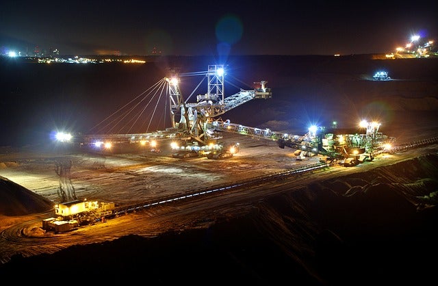 open-pit-mining-g92f7b4925_640